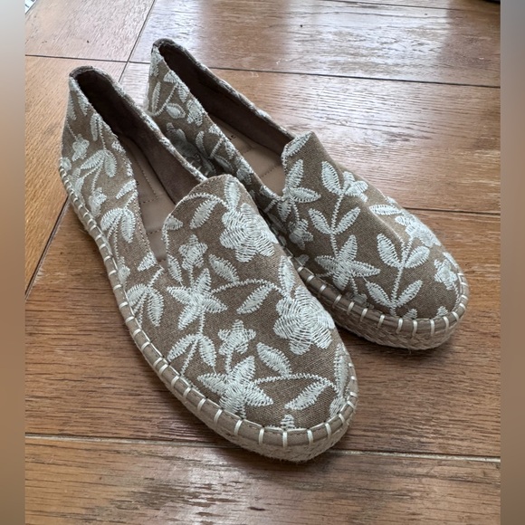 Joie Shoes - Joie Cara Women’s Beige Floral Embroidered Espadrille Slip On Shoes size 8.5